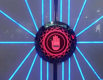 掌纹触摸电动门「源头厂家,支持定做」 科技卷帘门的新纪元